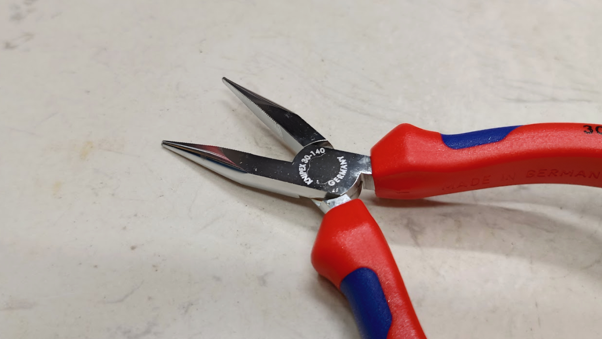 Kìm kẹp mũi nhọn 5140mm Knipex 3025140