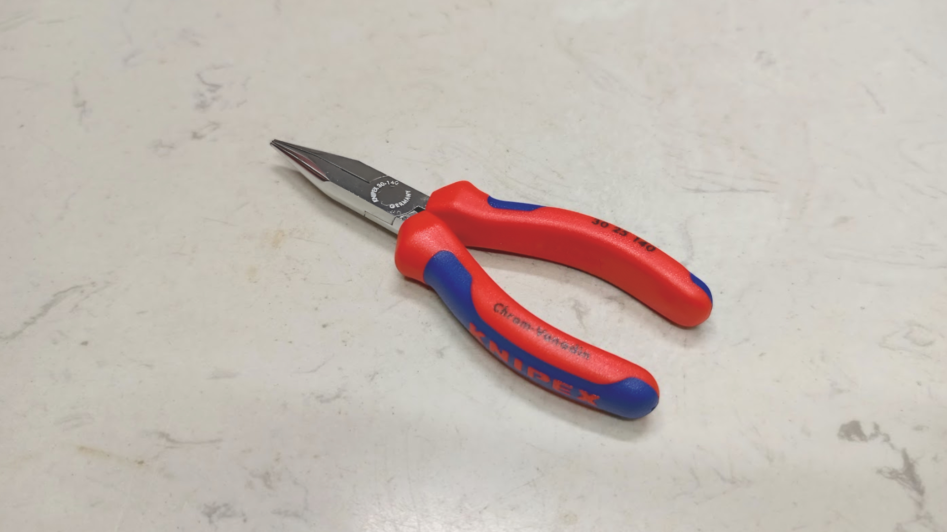 Kìm kẹp mũi nhọn 5140mm Knipex 3025140