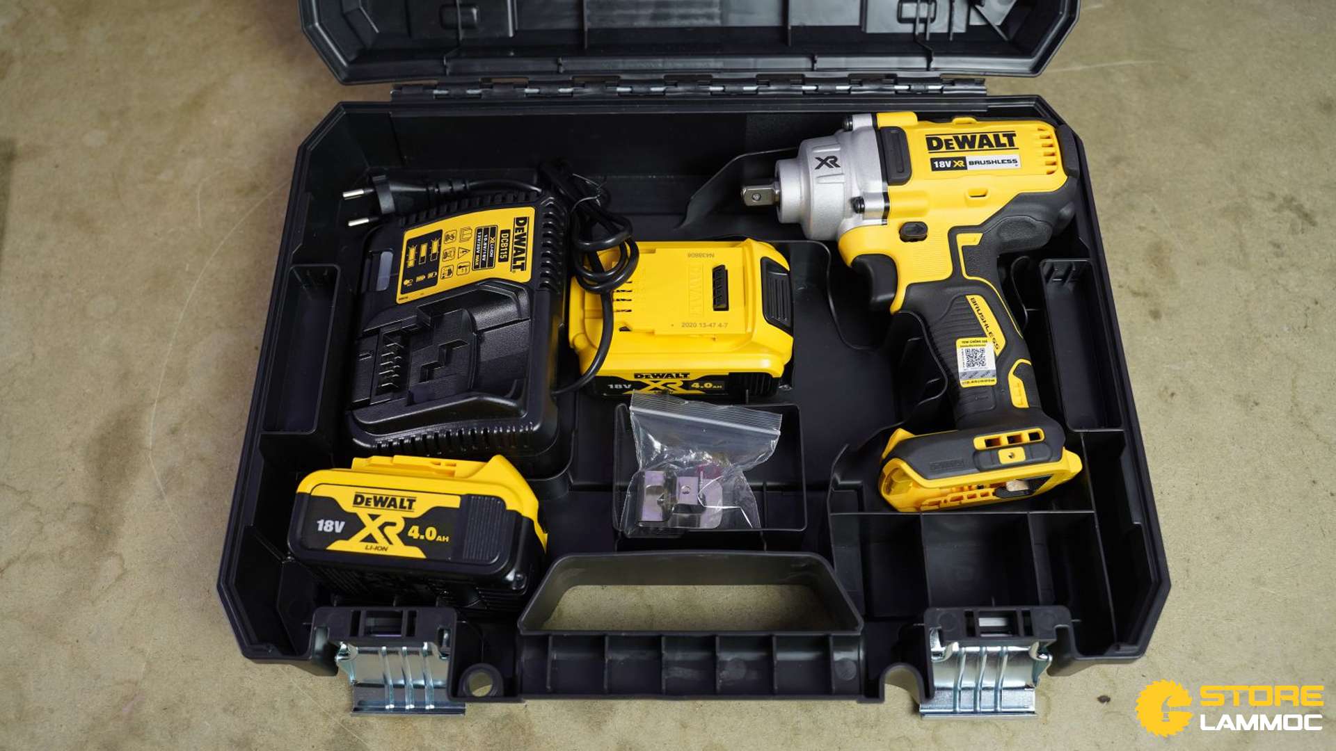 MÁY BẮN BU LÔNG PIN DEWALT DCF894M2 18V