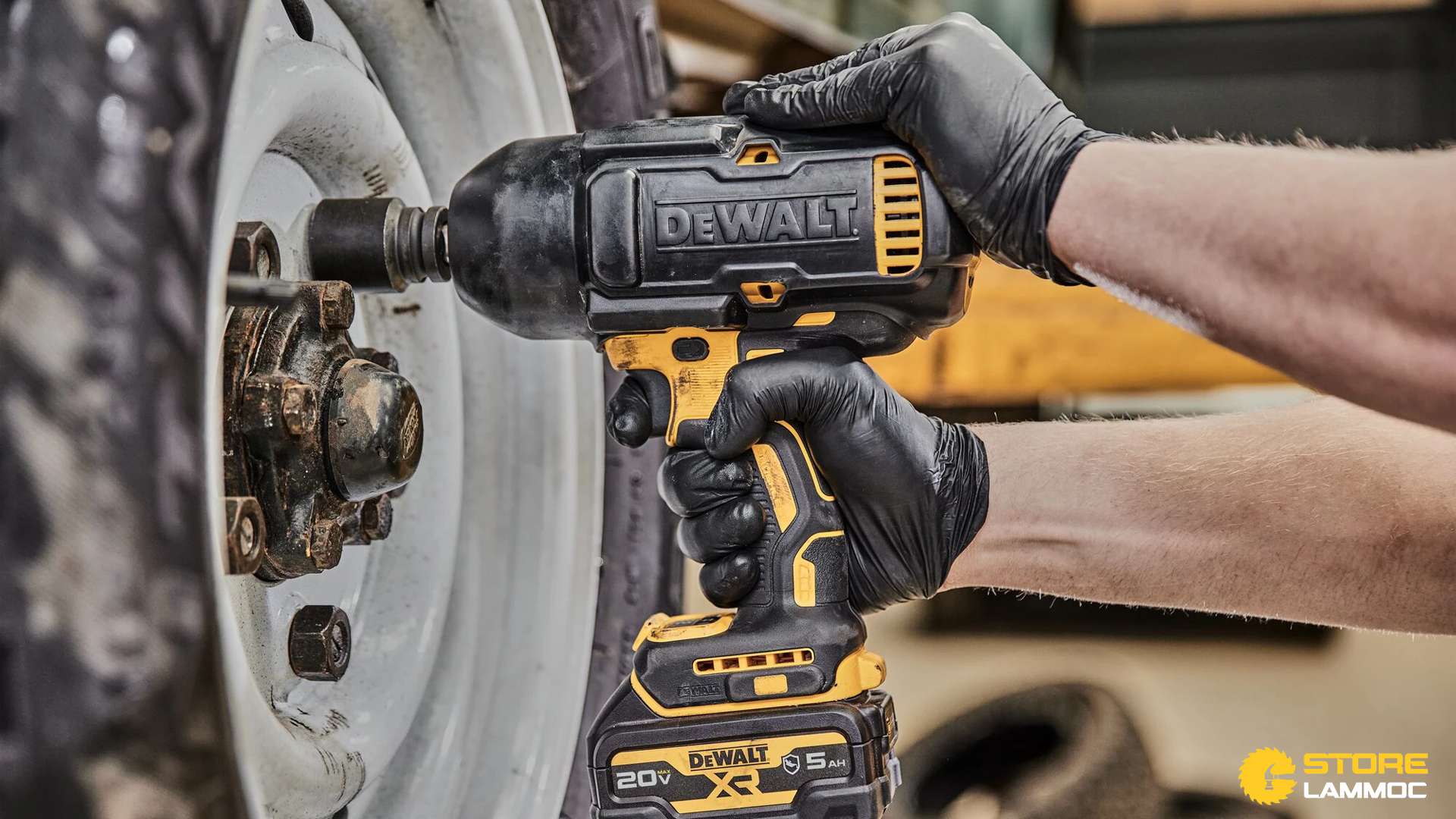 Bắn Bu Lông Pin Dewalt DCF900