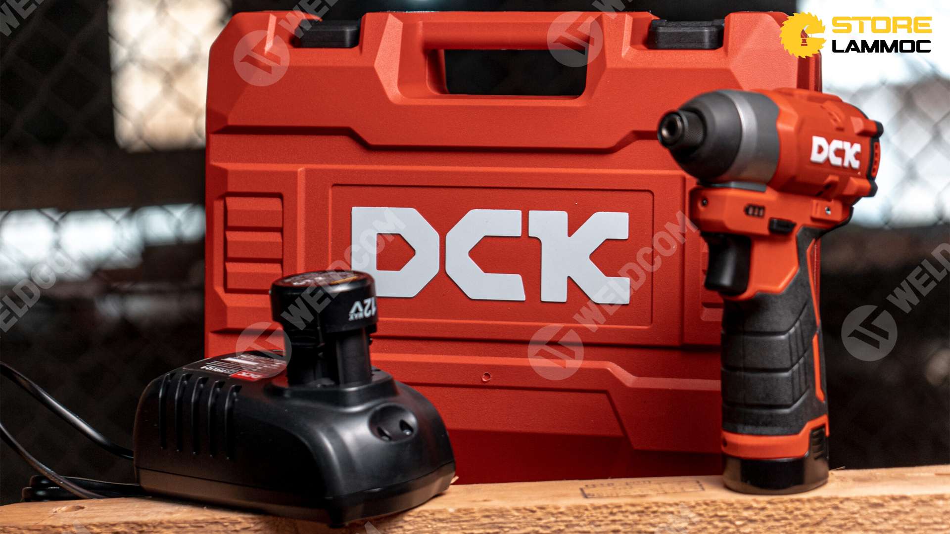Máy bắn vít DCK
