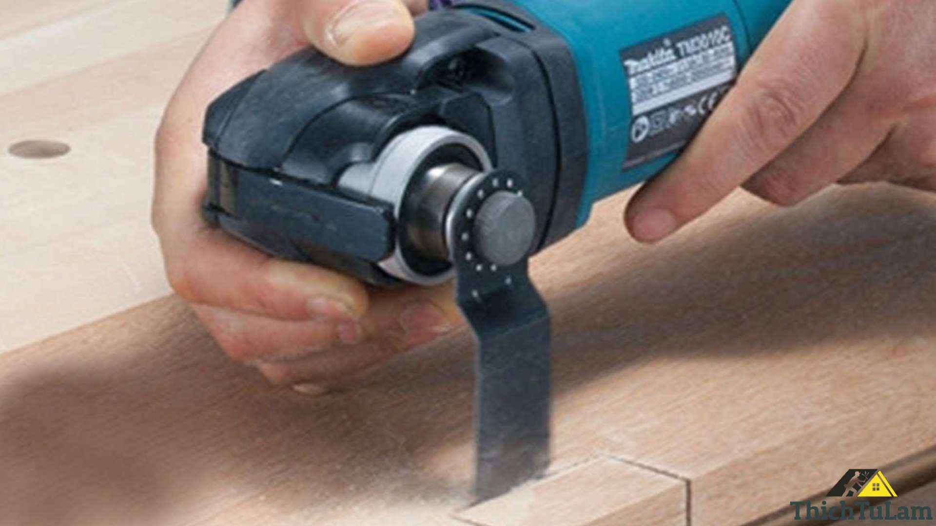 Máy cắt rung Makita