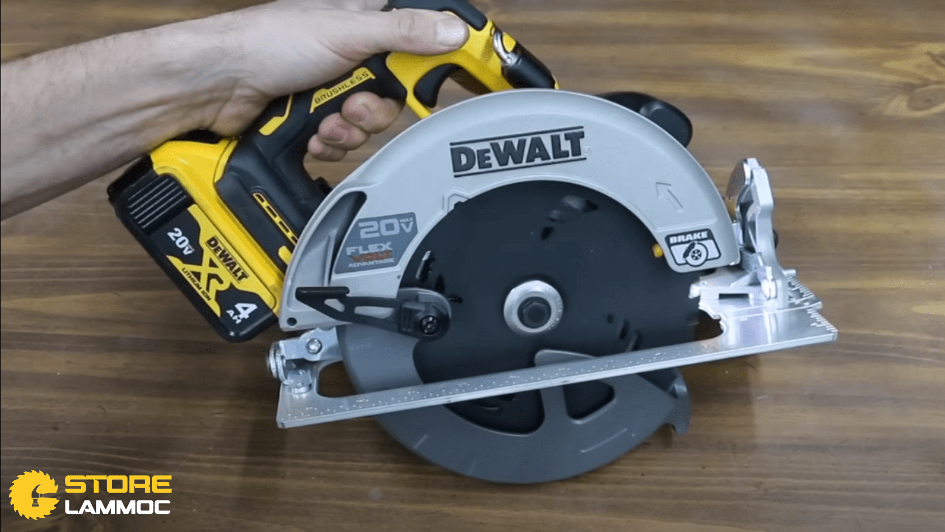 Máy cưa Dewalt