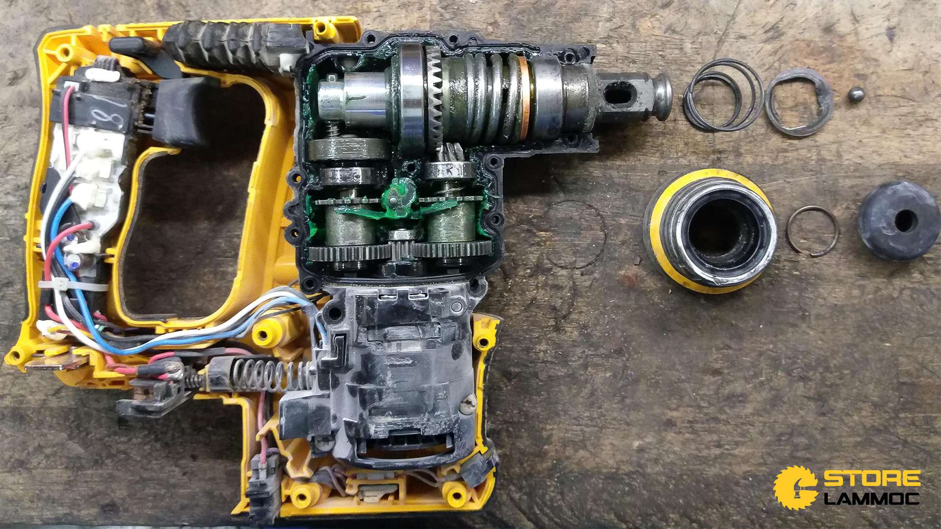 Máy khoan bê tông pin DeWALT dòng DCH273