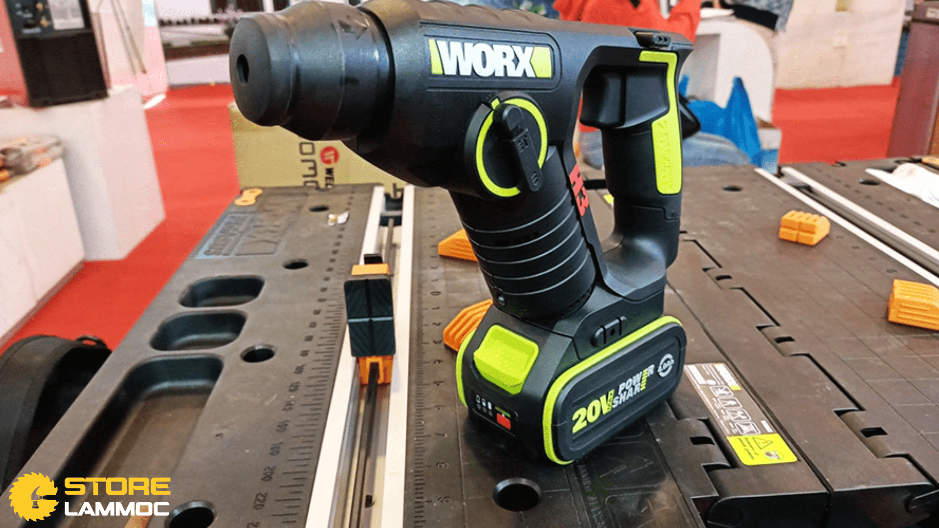 Máy khoan bê tông pin Worx Wu380