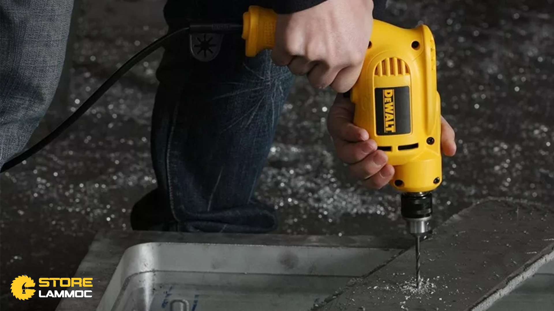 Máy khoan điện Dewalt
