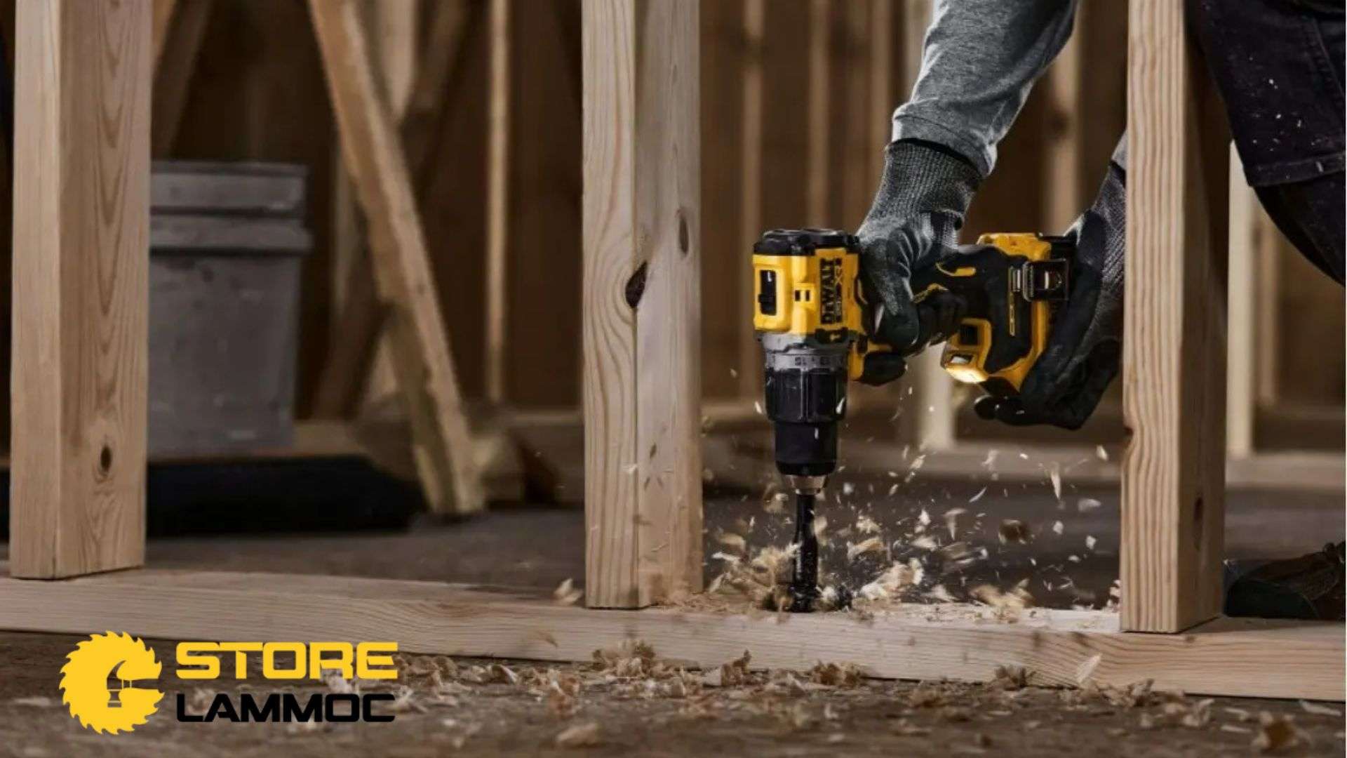 Máy khoan pin Dewalt ứng dụng khả năng khoan gỗ thực tế