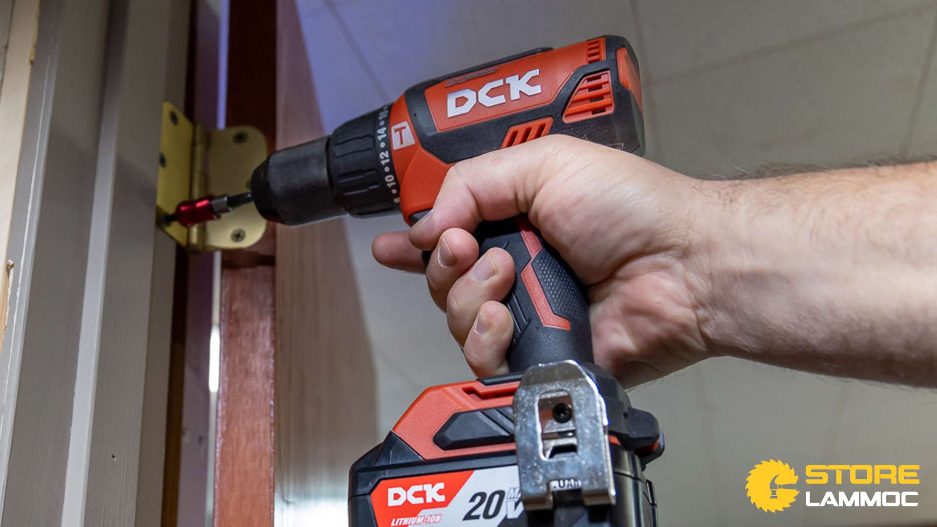 Máy khoan pin DCK: Công cụ hoàn hảo cho thợ sửa chữa