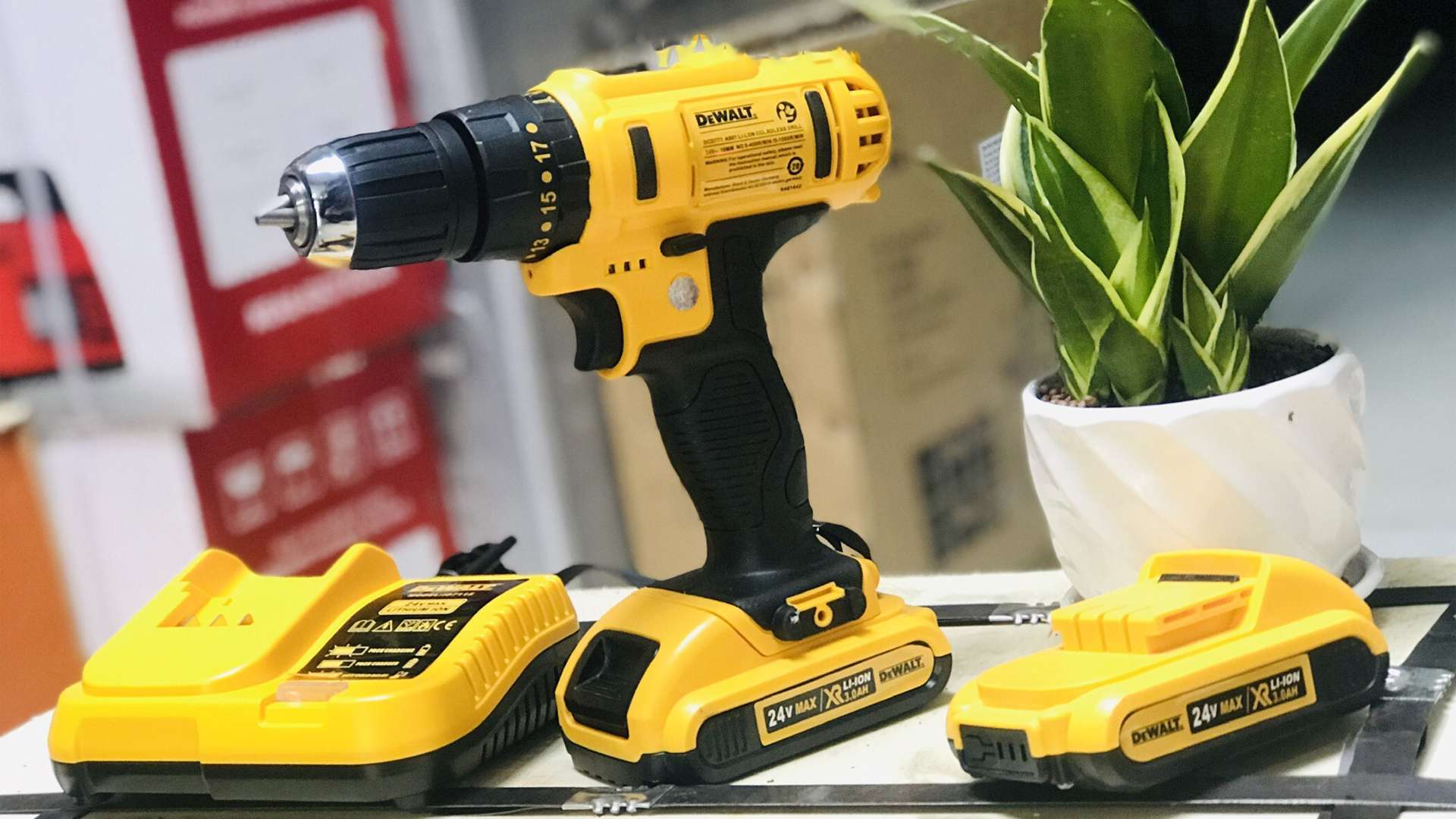 Máy khoan pin Dewalt