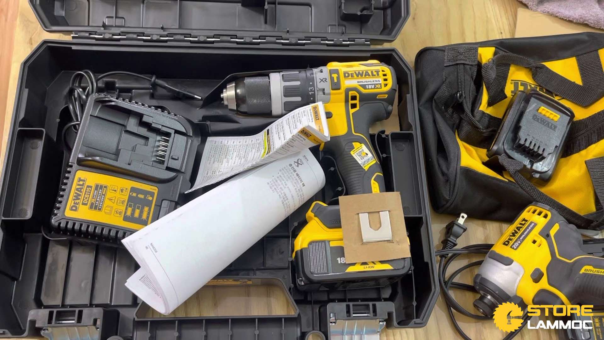 Máy khoan pin DeWALT DCD796