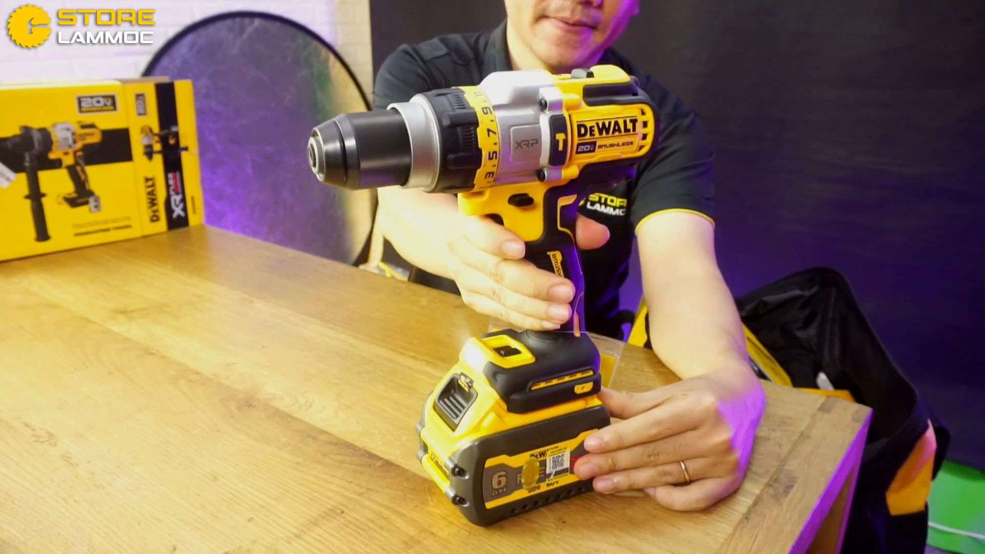 Máy khoan pin có búa Dewalt DCD999T1 