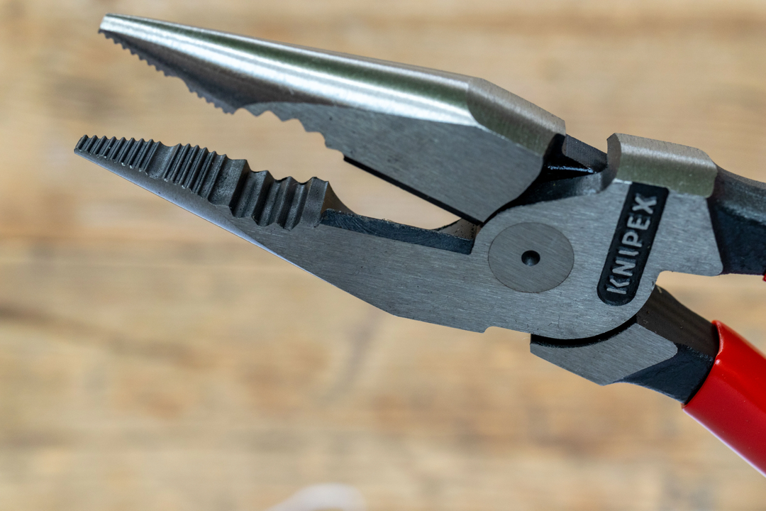 Kìm mũi nhọn 185mm, cán bọc nhựa Knipex 08 21 185