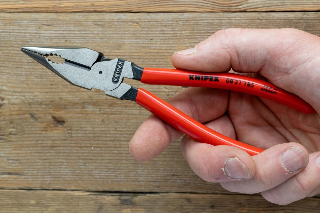 Kìm mũi nhọn 185mm, cán bọc nhựa Knipex 08 21 185
