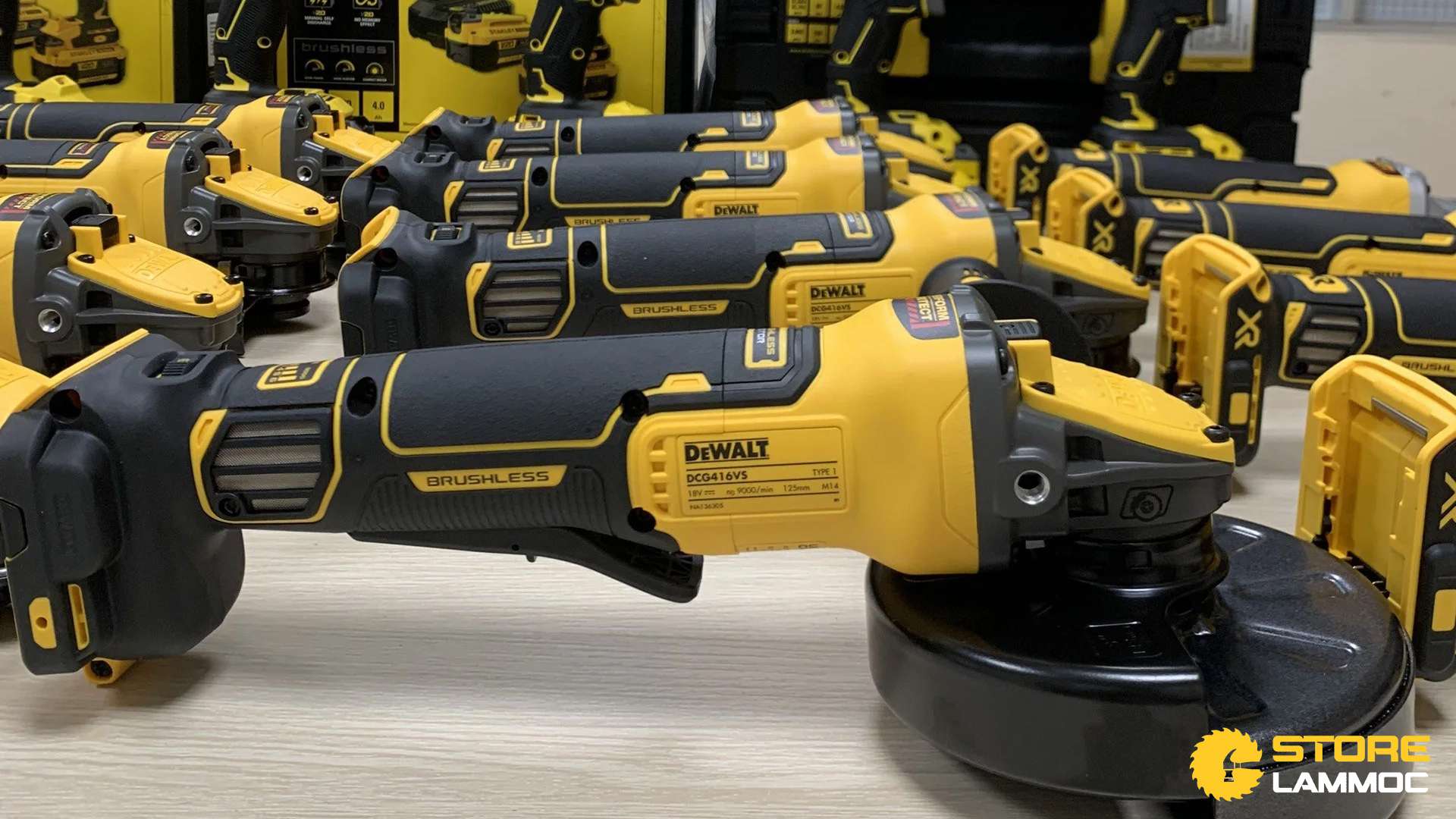 Thân máy mài pin 20V động cơ gắn liền Dewalt DCG416VSN
