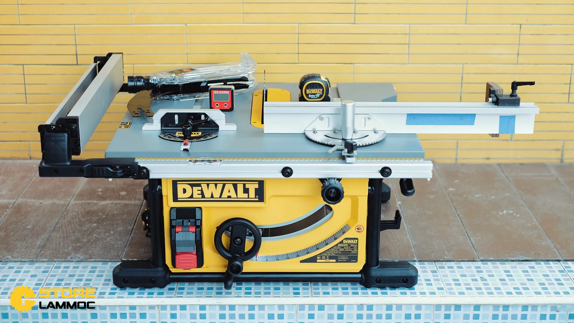 Tổng Quan Về Dewalt DWE7492