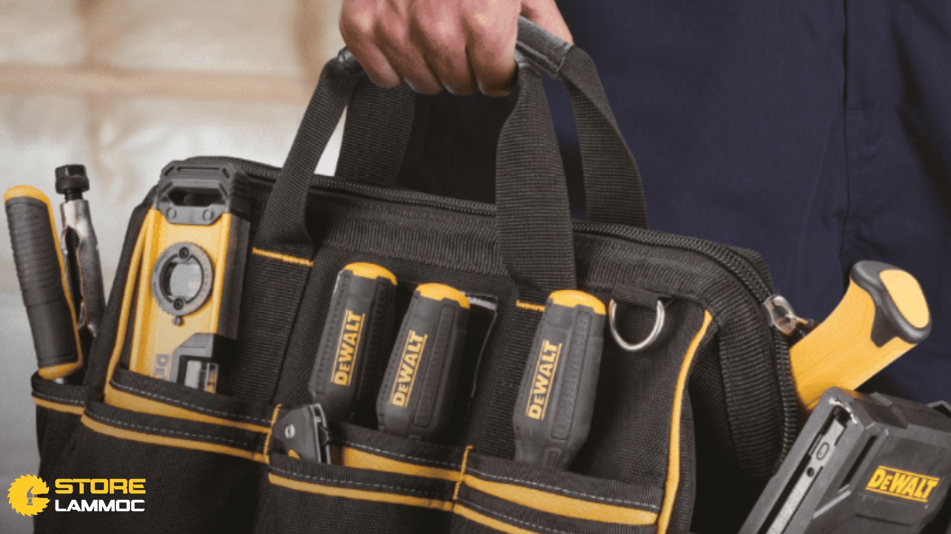 Tổng Quan Về Túi DEWALT DWST83489-1