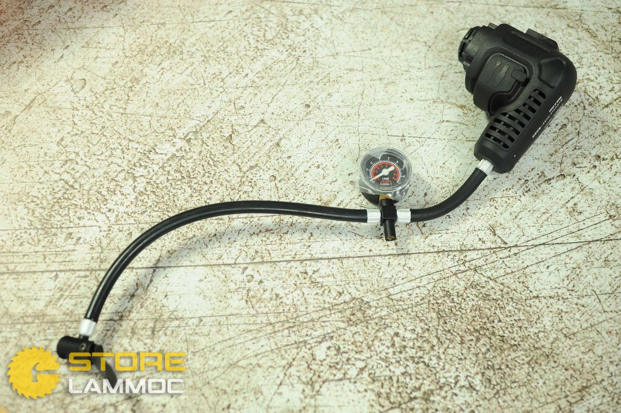 Đầu bơm hơi có đồng hồ Black&Decker EIF183-JP