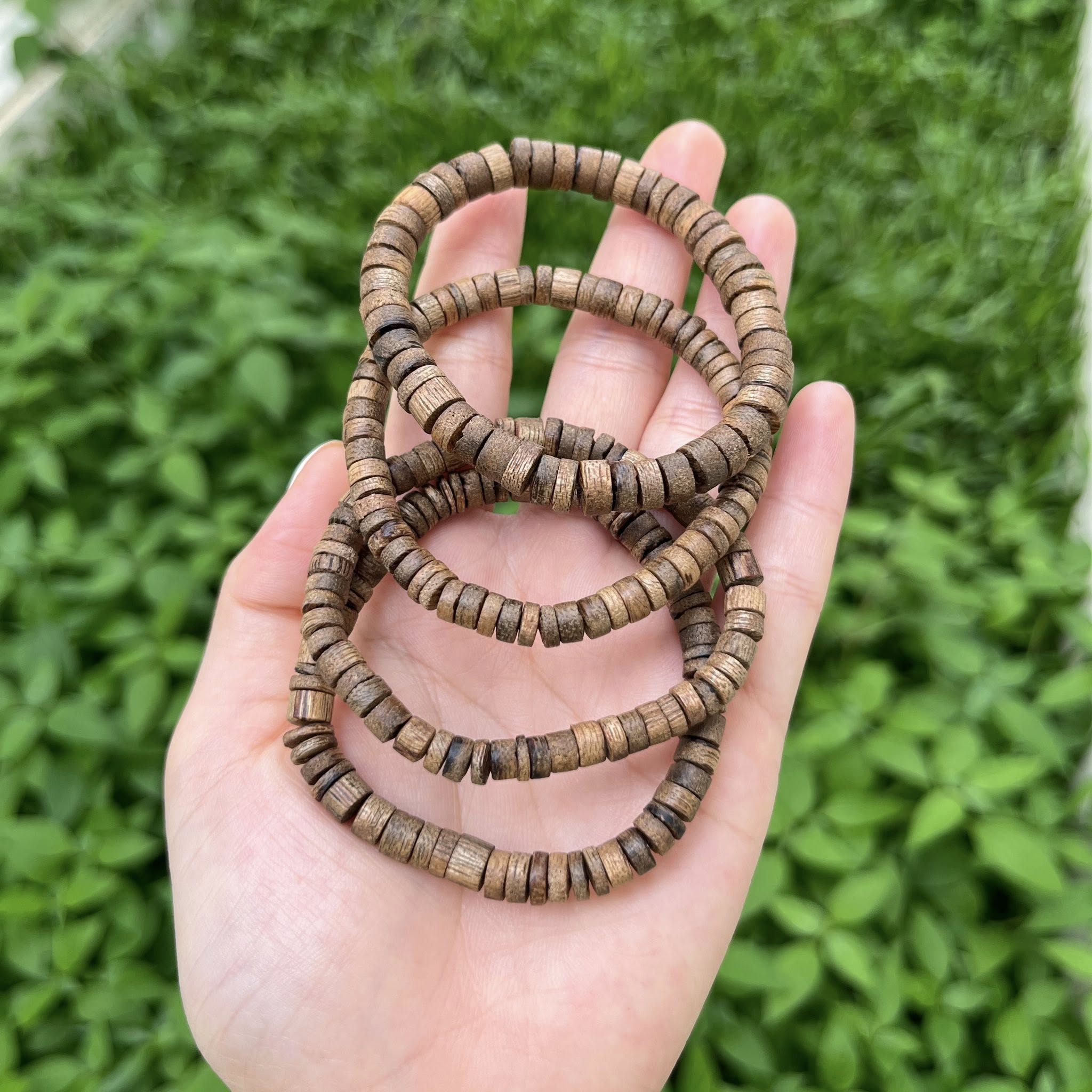 VÒNG TRẦM HƯƠNG HẠT NÚT -  NHỎ GỌN NHƯNG CHỨA ĐỰNG CẢ BÌNH AN