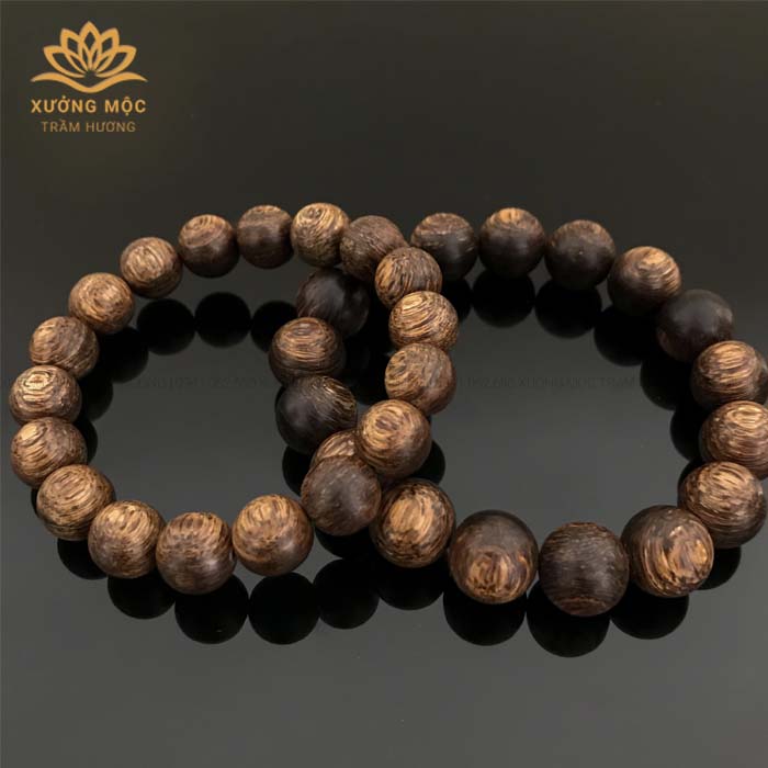 Phân biệt vòng tay trầm hương cao cấp và vòng tay trầm hương loại thường