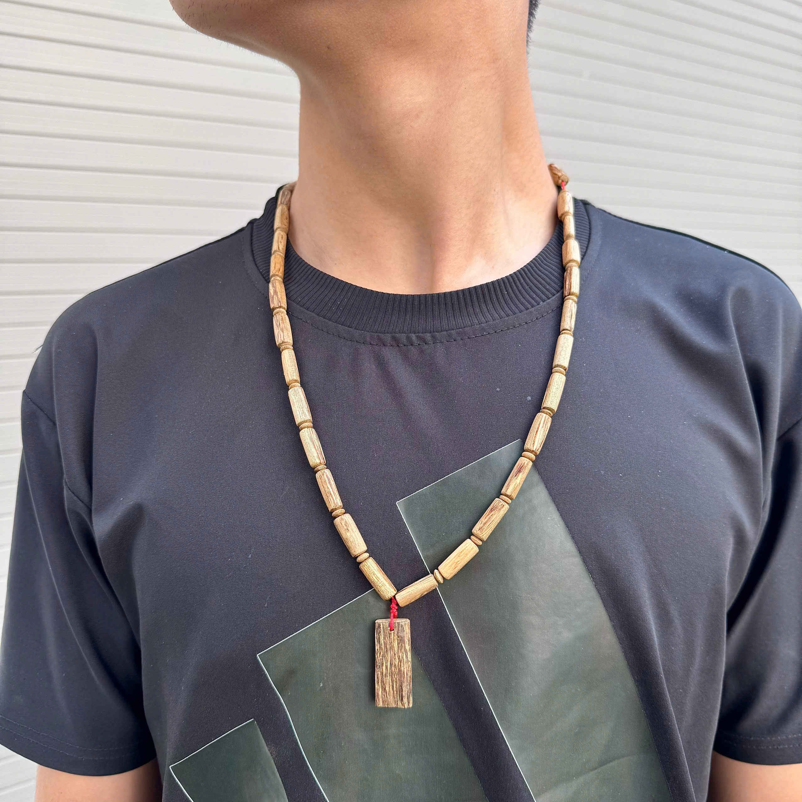 VÒNG TRỤ TRÚC ĐEO CỔ - TƯỢNG TRƯNG CHO SỰ KIÊN CƯỜNG, VỮNG VÀNG TRƯỚC THỬ THÁCH