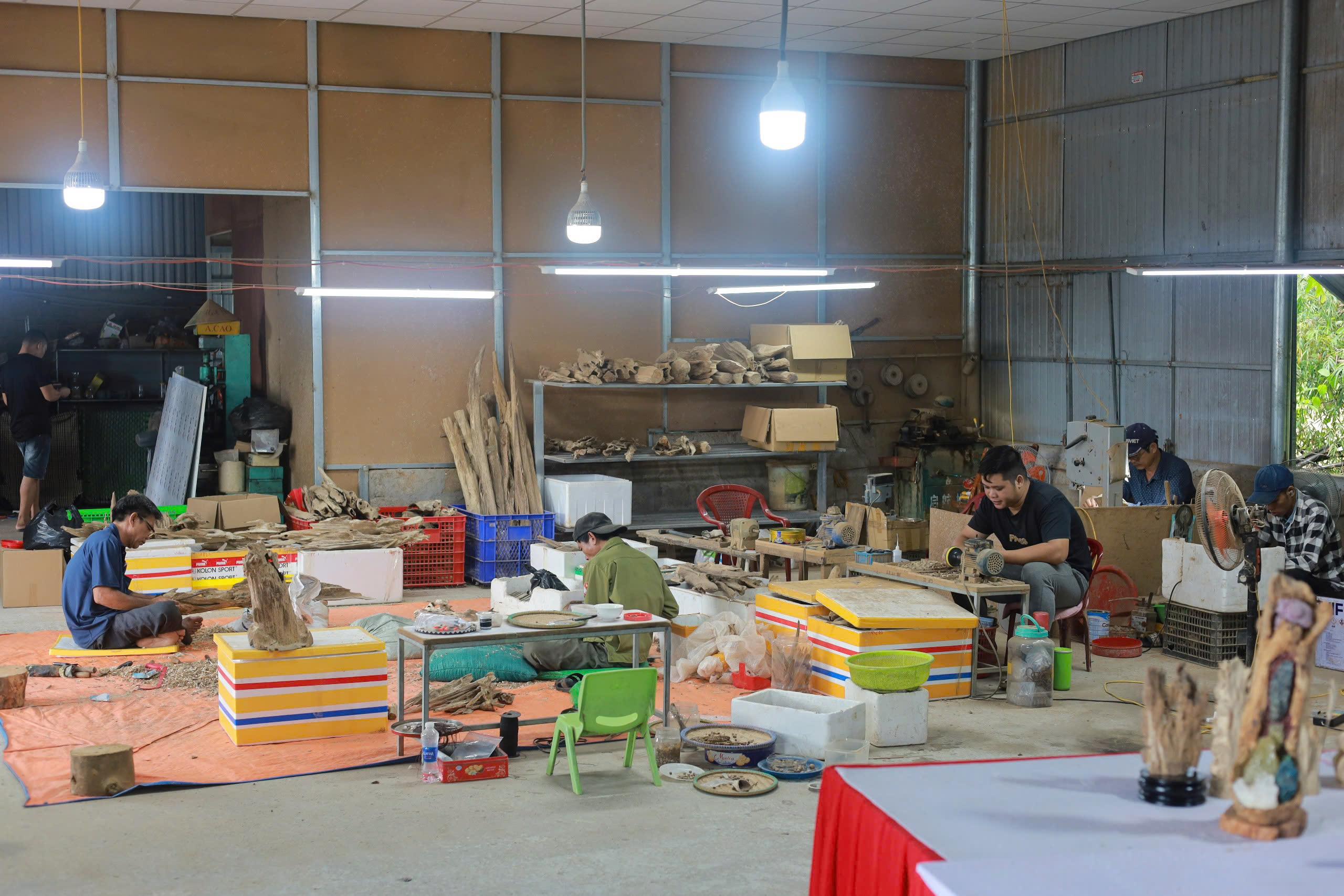 XƯỞNG SẢN XUẤT TRẦM HƯƠNG XƯỞNG MỘC VIỆT - NƠI LƯU GIỮ HƯƠNG TRẦM VIỆT TRUYỀN THỐNG