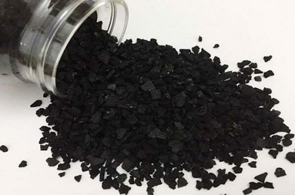 Than hoạt tính giúp lọc và loại bỏ tạp chất có trong nước hiệu quả
