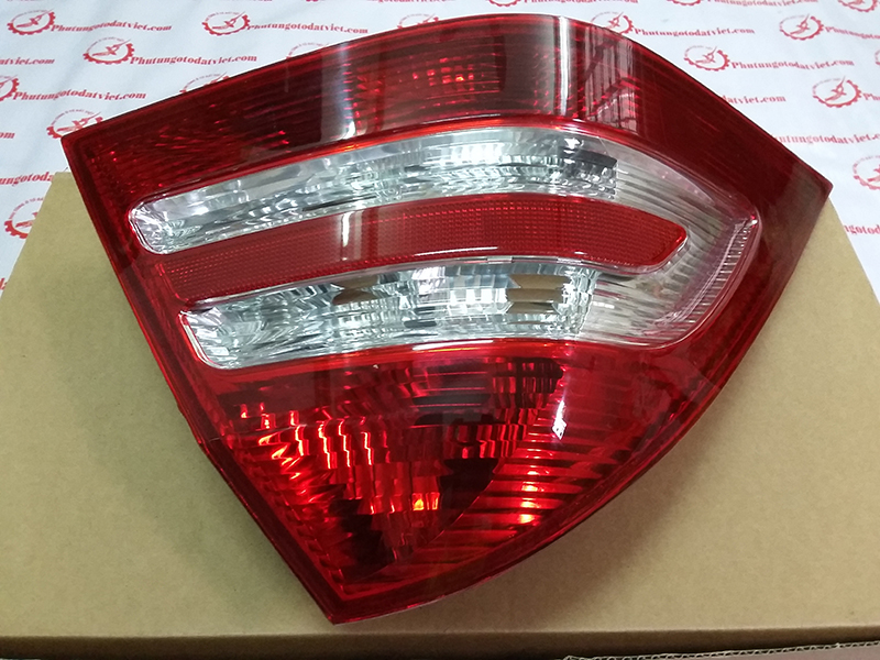 Đèn  hậu xe C W203 Mercedes chính hãng - 2038201964 -  Phụ tùng xe Mercedes