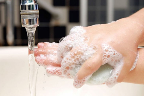 Nước rửa tay khô không an toàn như bạn tưởng