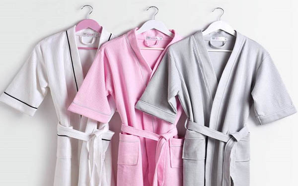 Áo choàng tắm - tiêu chuẩn mới của khách sạn cao cấp