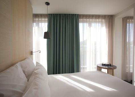 Hướng dẫn cách mua rèm vải khách sạn uy tín và chất lượng