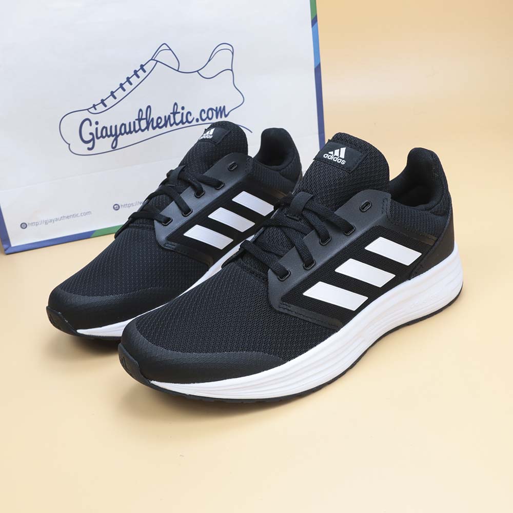 ảnh chụp góc 2 Giày Adidas GLX 5 Màu Đen FW5717