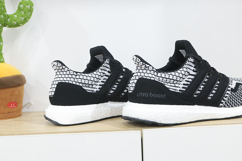 3 Giày Adidas Ultraboost DNA 5.0 Đen FY9348