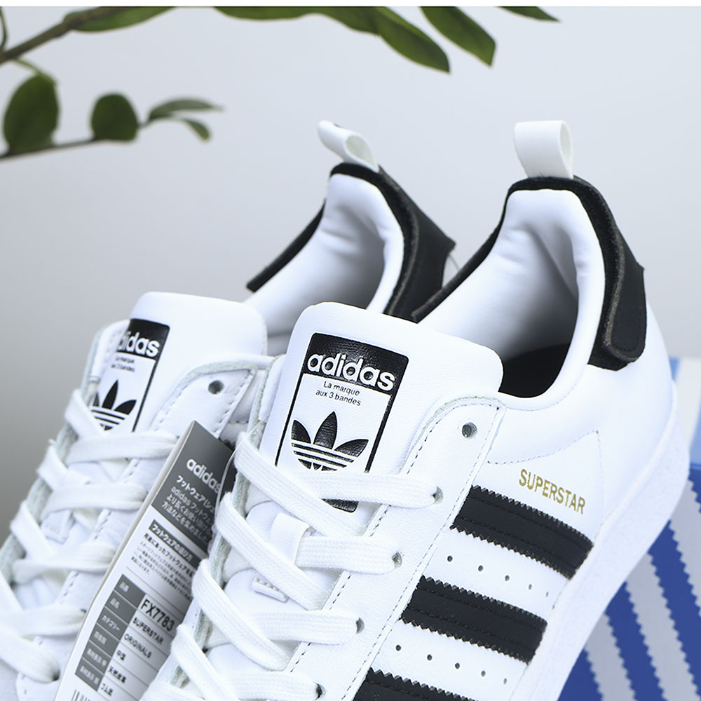 Ảnh chi tiết logo giày Superstar FX7783