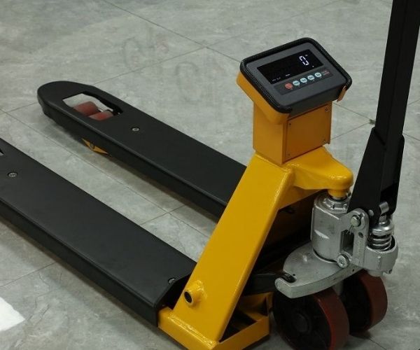 Xe nâng tay gắn cân