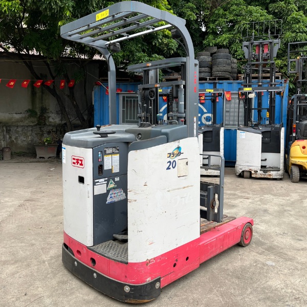 Khung xe là bộ phận chịu lực chính, liên kết toàn bộ hệ thống của xe nâng