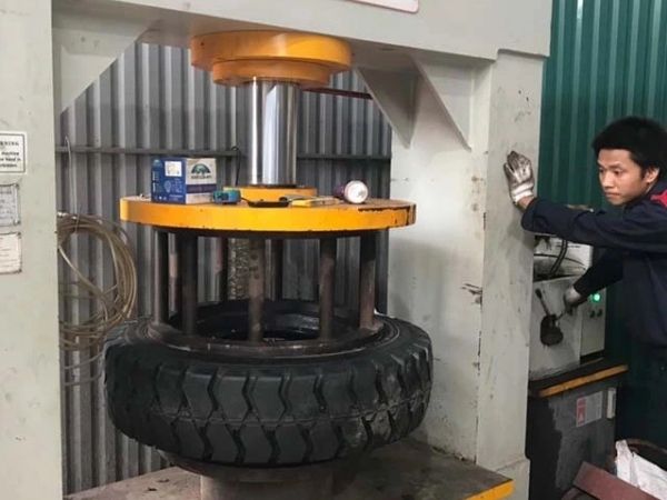 Lốp xe nâng 300-15 có đa dạng thương hiệu