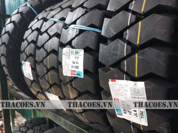 Lốp hơi xe nâng 700-12