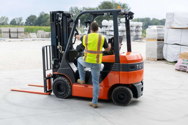 Kiểm tra ngoại quan xe nâng hàng trước khi vận hành