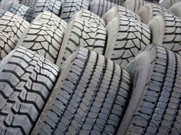 Lốp đặc không cần bơm khí, khó bị xẹp hay nổ lốp