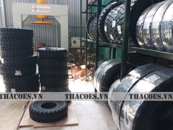So sánh lốp đặc và lốp hơi xe nâng 500-8