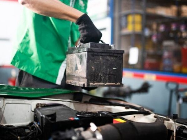 Dấu hiệu nên thay thế bình ắc quy mới