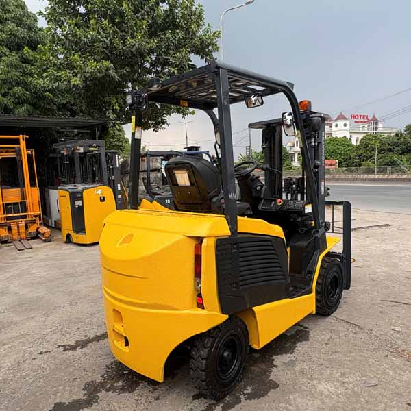 XE NÂNG CŨ KOMATSU 2.5 TẤN FE25-2-320903 (Xe 2021. Bình Khô 2021)