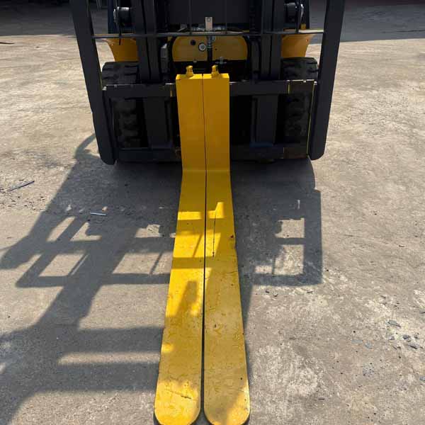 KOMATSU 2.5 TẤN ĐIỆN FB25-12-102019 (Xe 2020, Bình 2025)