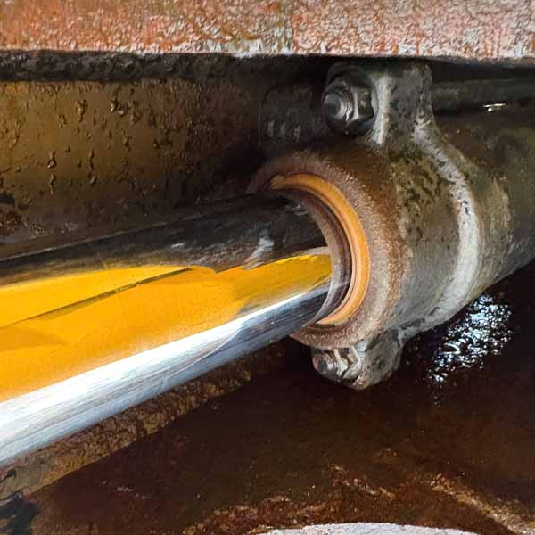 XE NÂNG CŨ KOMATSU 2.5 TẤN FE25-2-320903 (Xe 2021. Bình Khô 2021)