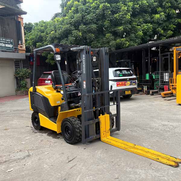 XE NÂNG CŨ KOMATSU 2.5 TẤN FE25-2-320903 (Xe 2021. Bình Khô 2021)