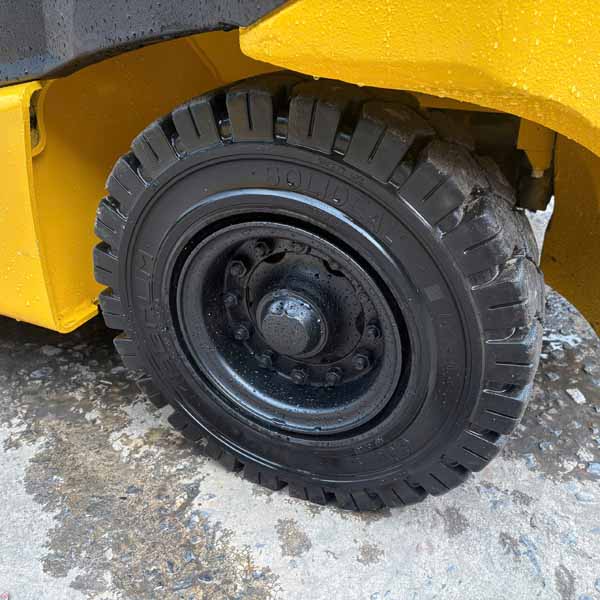 XE NÂNG CŨ KOMATSU 2.5 TẤN FE25-2-320903 (Xe 2021. Bình Khô 2021)
