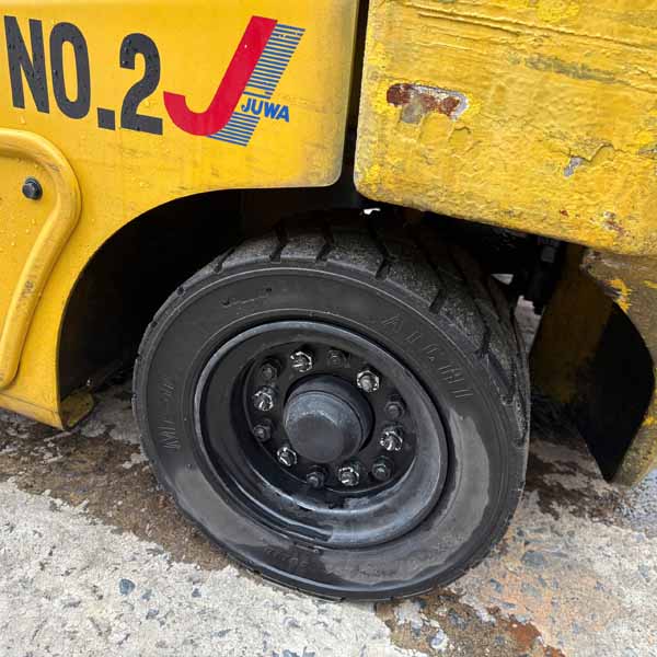 XE NÂNG CŨ 2.5T KOMATSU ĐIỆN (Xe 2017. Bình khô 2021)