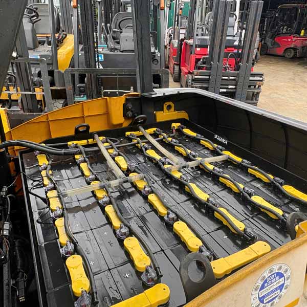 XE NÂNG CŨ 2.5 TẤN KOMATSU ĐIỆN (Bình GS 2024)