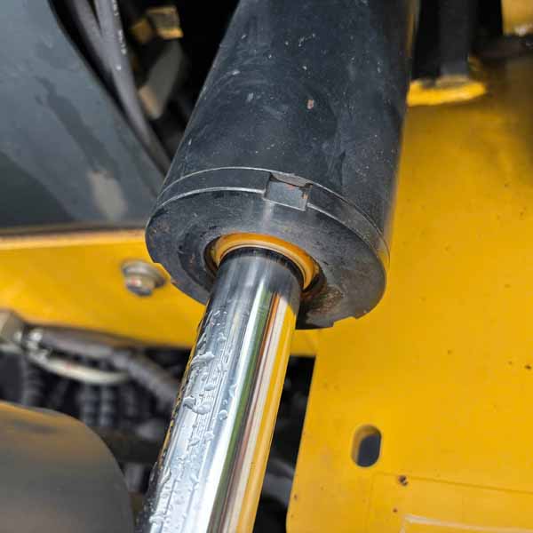 XE NÂNG CŨ 2.5T KOMATSU ĐIỆN (Xe 2017. Bình khô 2021)