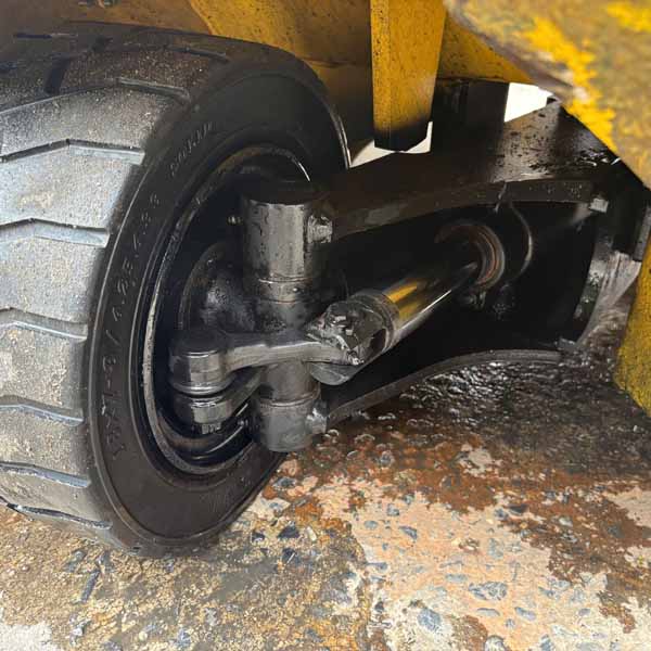 XE NÂNG CŨ 2.5T KOMATSU ĐIỆN (Xe 2017. Bình khô 2021)